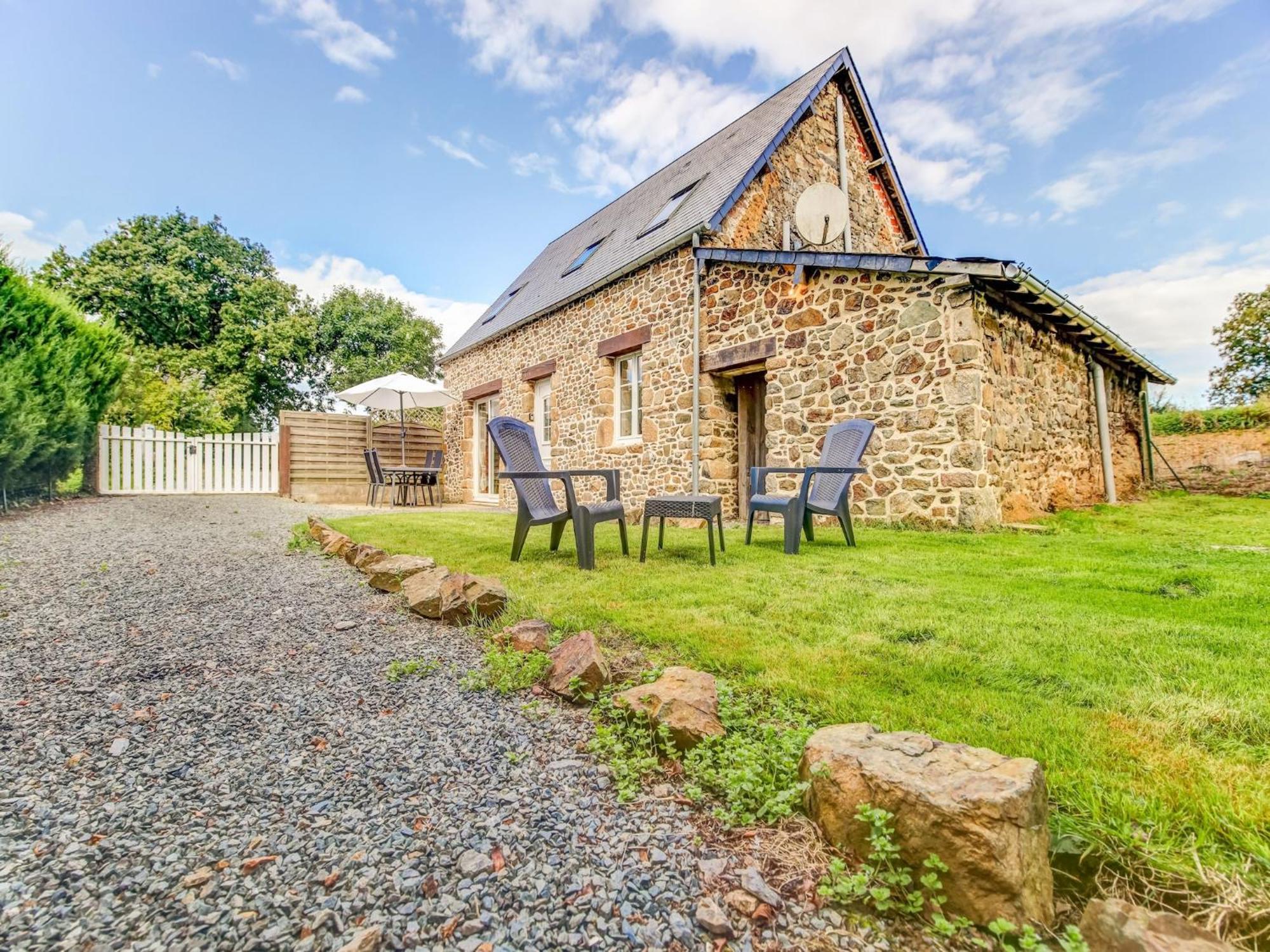 Holiday Home With Garden In Brainville 외부 사진